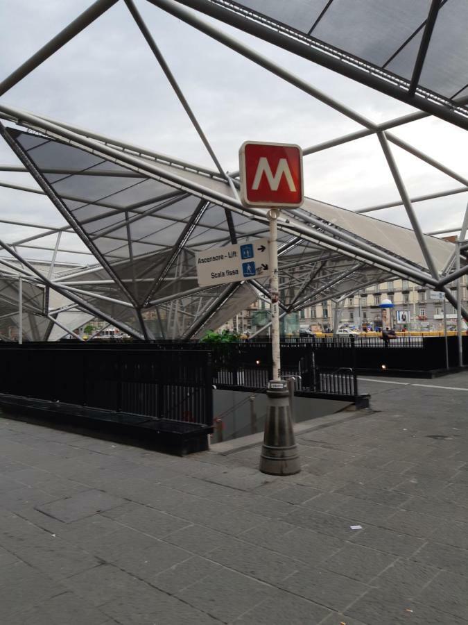 Metropolis Stazione Centrale Napoli Esterno foto