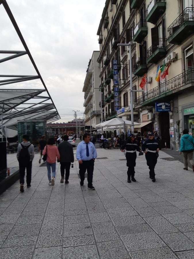 Metropolis Stazione Centrale Napoli Esterno foto